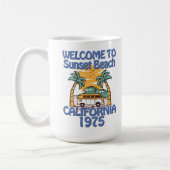 Mug Bienvenue à Sunset Beach - Vibes Vintages (Gauche)