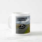 Mug Bienvenue dans le Yorkshire avec quelques vi extra (Devant gauche)