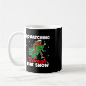 Mug Bigfoot À Travers Le Sasquatch De Neige Chri (Gauche)