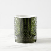 Mug Bigfoot debout dans un dessin de Creek (Centre)