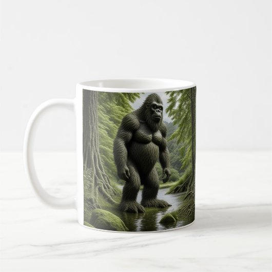 Mug Bigfoot debout dans un dessin de Creek (Gauche)
