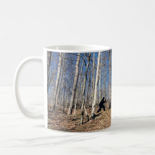 Mug Bigfoot marchant dans les bois (Gauche)