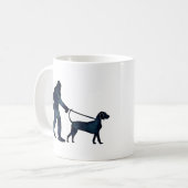 Mug Bigfoot Marcher un col bleu sur une laisse (Devant gauche)