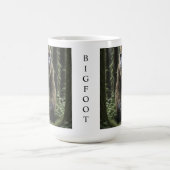 Mug Bigfoot Sasquatch dans les bois (Centre)