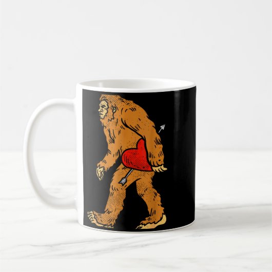 Mug Bigfoot Sasquatch Heart With Arrow Funny Valentine (Gauche)