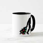 Mug Bigfoot traînant un arbre de Noël (Devant droit)