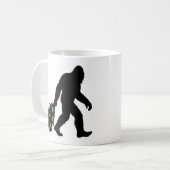 Mug Bigfoot traînant un arbre de Noël  (Devant gauche)
