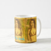 Mug bikini fille marcher sur la plage (Devant droit)