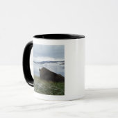 Mug Bison se reposant par la rivière Yellowstone avec (Devant gauche)