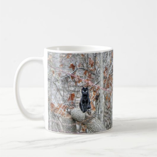 Mug Black Cat Sitting Outdoors (Gauche)