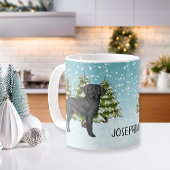 Mug Black Labrador Retriever Winter Forest Nom personn