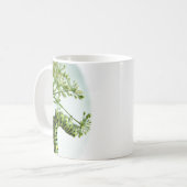 Mug Black Swallowtail Caterpillar mangeant du persil (Devant gauche)