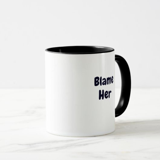 Mug "Blâmez-la" "Ce n'est pas ma faute" Drôle (Devant droit)