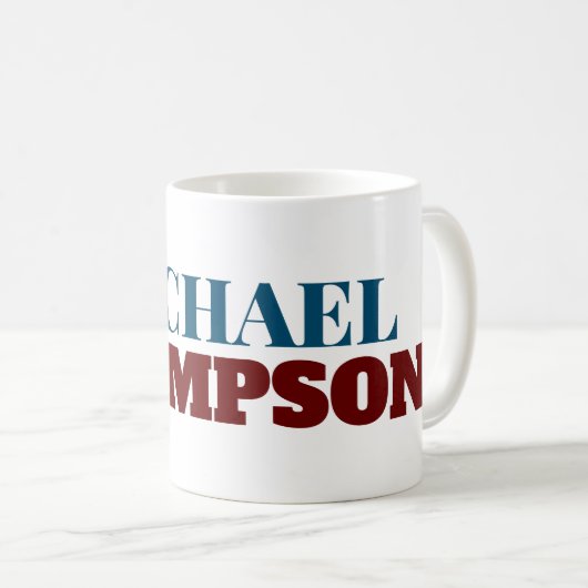 mug blanc avec nom de la police de serif bleu roug (Devant droit)