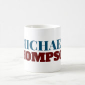 mug blanc avec nom de la police de serif bleu roug (Centre)