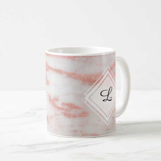 Mug Blanc et initiale rose de monogramme de marbre (Devant droit)
