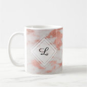 Mug Blanc et initiale rose de monogramme de marbre (Gauche)