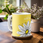 Mug Blanc et Jaune de marguerite Whimsical Texte perso<br><div class="desc">Un morceau d'art zen et fantaisiste,  hipster. Vous pouvez ajouter un nom,  un monogramme ou un autre texte personnalisé. Si vous avez besoin de déplacer l'art autour,  cliquez sur le bouton personnaliser pour apporter des modifications.</div>