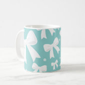 Mug Bleu avec perles et nœuds blancs Coquette (Devant gauche)