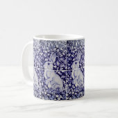 Mug Bleu Bleu lapin blanc et fraises doux (Devant gauche)
