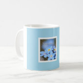 Mug Bleu-clair avec des myosotis des marais (Devant gauche)