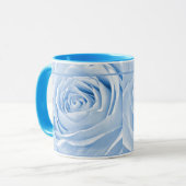 Mug Bleu-clair savoureux de photo florale s'est levé (Devant gauche)