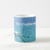 Mug bleu de Roche-un-bye par MaddyLane, Coff… - (Centre)