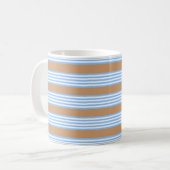 Mug Bleu et blanc cinq rayures motif avec café tan (Devant gauche)