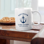 Mug Bleu marine Custom Family Lac House<br><div class="desc">La tasse à café Nautical "Lake House" est dotée d'une ancre de bateau de style côtier et d'un design typographique de style classique. Personnalisez le texte personnalisé avec un nom de famille maison de lac (ou autre titre), l'année établie, et l'emplacement. Le bleu marine et le blanc sont des couleurs...</div>