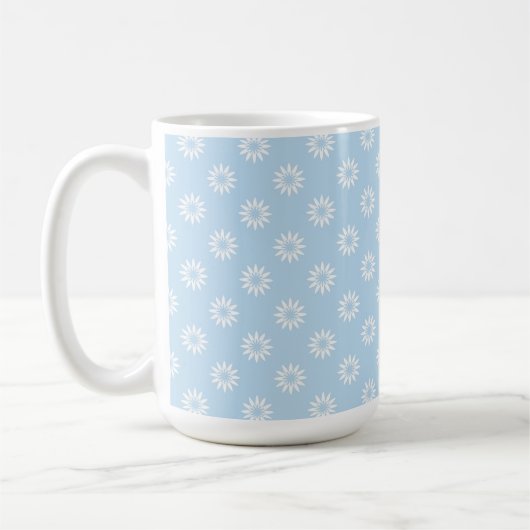 MUG BLEU PASTEL AVEC RANGÉES DE FLEURS BLANCHES (Gauche)