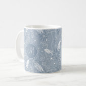 Mug bleu poussiéreux plumes de bouho fleurs cachemire  (Devant gauche)