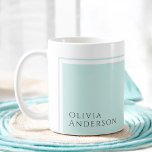 Mug Bloc de couleur minimaliste simple et élégant avec<br><div class="desc">Ce design de tasse à café dégage un sens de l'élégance et un style minimaliste classique avec ses éléments modernes de design de blocs de couleur en bleu bleu bleu marine aqua robin. Le modèle de texte pour cette conception inclut votre nom dans le coin inférieur gauche. Cette tasse est...</div>