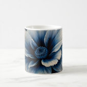 Mug Blossom de minuit : Art floral bleu enchanté (Centre)