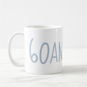 Mug Blue 60 moderne et Sassy 60e anniversaire cadeau (Gauche)