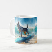 Mug Blue Heeler Beach Surfing Peinture (Devant gauche)