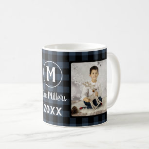 Mug Blue Plaid Holiday Nom de famille 2 Année photo