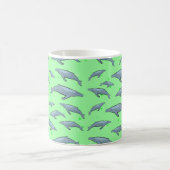 Mug Blue Whale Motif sur Bright Green Arrière - plan (Centre)