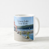 Mug Boathouse rouge sur le lac Seneca (Devant droit)