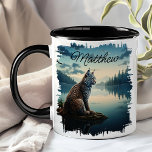 Mug Bobcat par Lake Sunrise Wilderness<br><div class="desc">Profitez de votre boisson préférée avec le Bobcat by Lake Sunrise Wilderness Mug. Cette tasse unique présente un design époustouflant d'un bobcat assis sur une roche au bord d'un lac serein au lever du soleil, avec un magnifique paysage de forêt et de montagne en arrière - plan. Customisé avec votre...</div>
