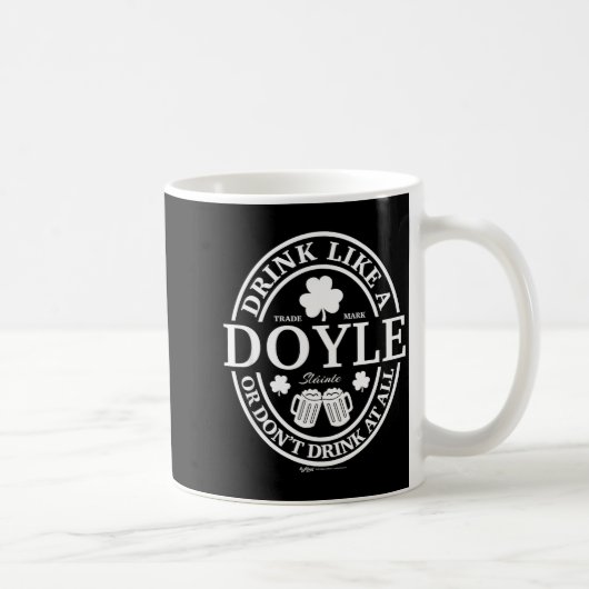 Mug Boire comme un trèfle de Doyle Saint-Patrick (Droite)