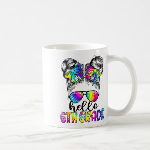 Mug Bonjour 6e année fille aux cheveux relevés en chig