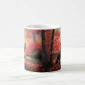 Mug Boston Terrier dans les feuilles d'automne qui tom (Centre)