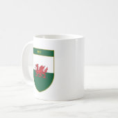 Mug Bouclier de drapeau de Gallois de colline (Devant gauche)