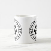 Mug bouclier de Rune de Tri Triangle de mug_fullwra (Centre)