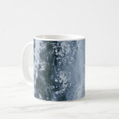 Mug Bouffée d'eau sur l'arrière - plan blanc (Devant gauche)