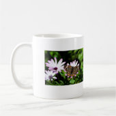 Mug Boukeye papillon sur les fleurs violettes (Gauche)