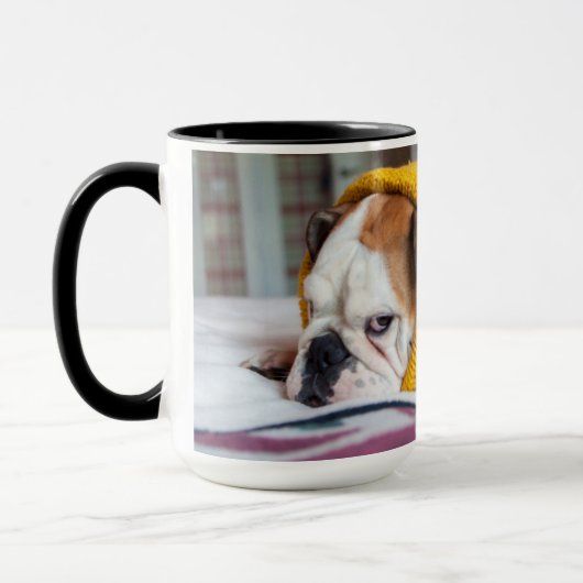 Mug Bouledogue anglais des images | de Getty (Gauche)