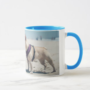 Mug Bouledogue français sur la plage