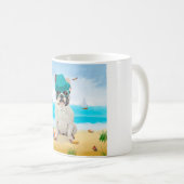 Mug Bouledogue français sur la plage (Devant droit)