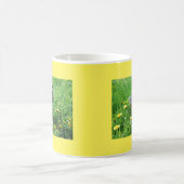 Mug Bouledogue français sur pelouse Bouledogue françai (Centre)